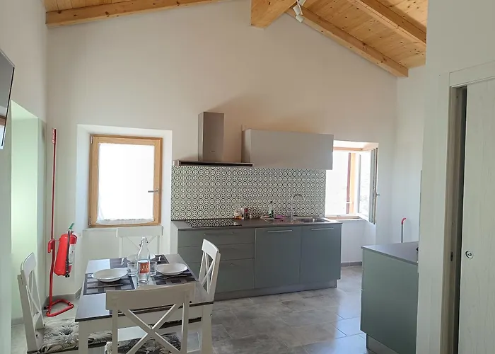 Vara House 1890, Near Cinque Terre ベヴェリーノ